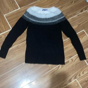 Women’s Apt. 9 sweater Size S